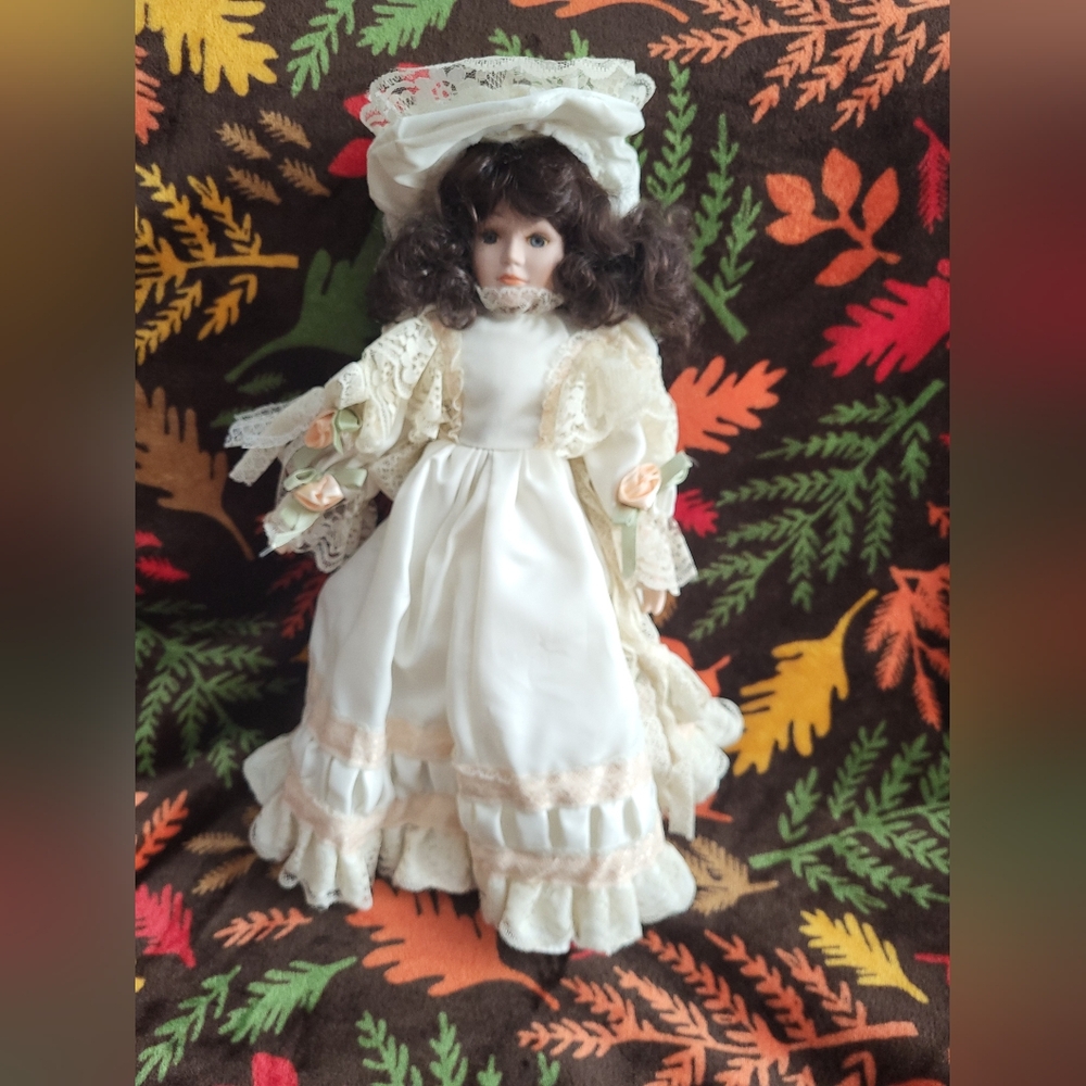New Show-Stoppers Collection Ivory Victorian Doll With Stand.